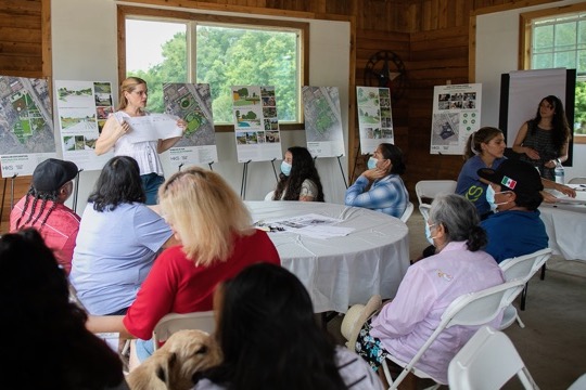 Erin Peavy leads a park planning meeting. Photo courtesy of HKS