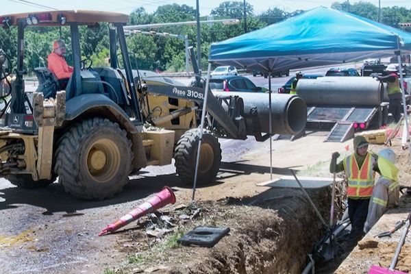 City of Arlington workers replace a pipeline, one of the problems in north Texas is with clay soil shrinking and concrete water mains breaking. Photo by J.G. Domke.