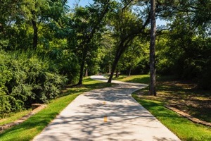 Kiest Park trail
