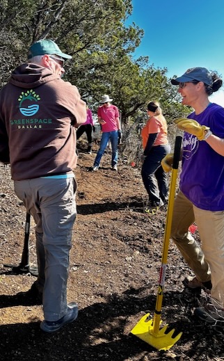 Rick Buckley gives on-site advice to a trail-building student. Photo by Randy Elia